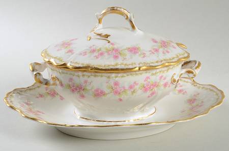 BWD4 Gravy Boat w/Attached Underplate & Lid