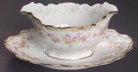 BWD4 Gravy Boat with Attached Underplate