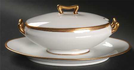 BWD49 Gravy Boat w/Attached Underplate & Lid