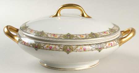 BWD61 (Off White Background) Round Covered Vegetable
