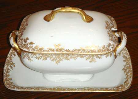 BWD77 Gravy Boat w/Attached Underplate & Lid