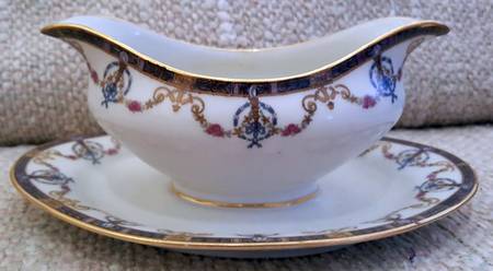BWD80 Gravy Boat with Attached Underplate