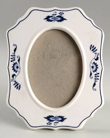Blue Danube Oval Frame-Holds 3" X 5"