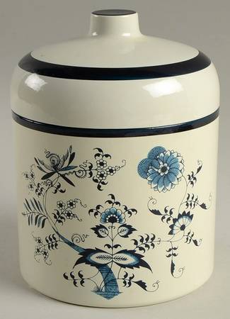 Blue Danube Small Lacquer Canister & Lid
