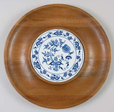 Blue Danube 13" Round Wood Cheese with Glass Dome & Tile