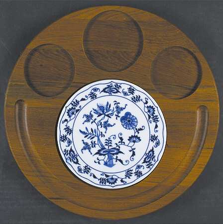 Blue Danube 12" Round Wood Cheese/Wine W/Tile