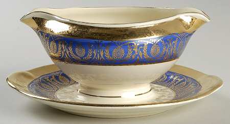 1015 Gravy Boat with Attached Underplate