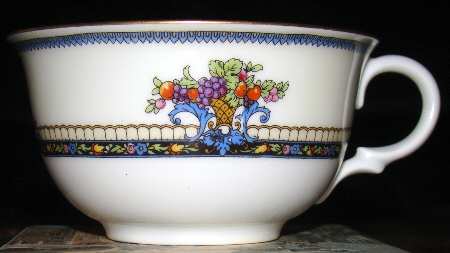 BOH64 Footed Cup