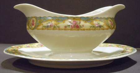 BWD16 Gravy Boat with Attached Underplate