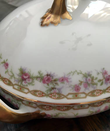 BER147 Round Covered Vegetable