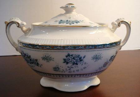 Florian Sugar Bowl & Lid