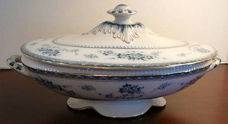 Florian Oval Covered Vegetable