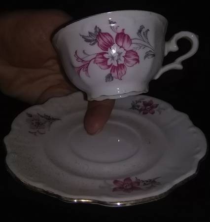 4322 Flat Cup & Saucer Set