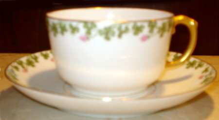 BER151 Flat Cup & Saucer Set