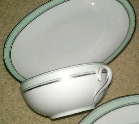 BIG14 Flat Cup & Saucer Set