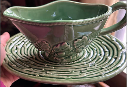 Oak Leaf Green Gravy Boat & Underplate