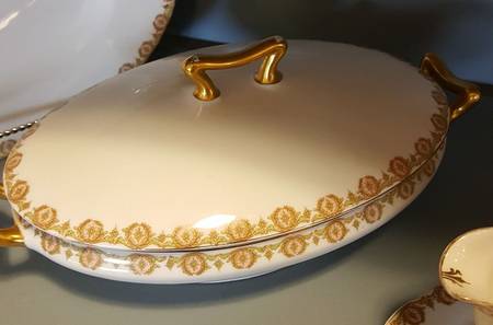 BWD172 Oval Covered Vegetable