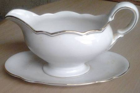 BAV44 Gravy Boat & Underplate