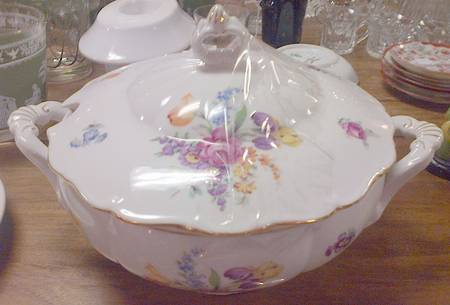 Bouquet (Small Floral, Scroll Edge) Tureen & Lid