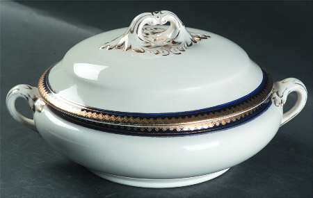 Or Repousse Round Covered Vegetable