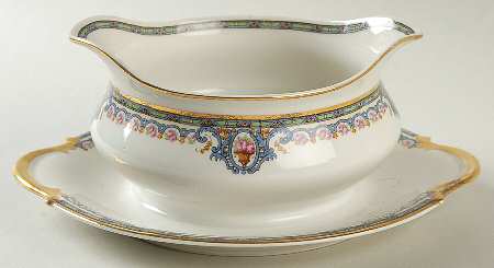 BER168 Gravy Boat with Attached Underplate