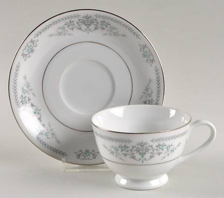 BAI1 Footed Cup & Saucer Set