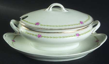 BSS36 Gravy Boat w/Attached Underplate & Lid