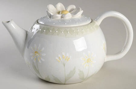 Loves Me Teapot & Lid