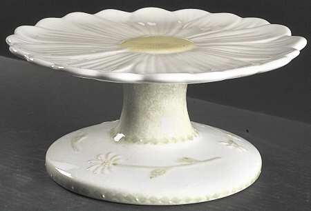 Loves Me 10" Diameter Pedestal Cake Stand