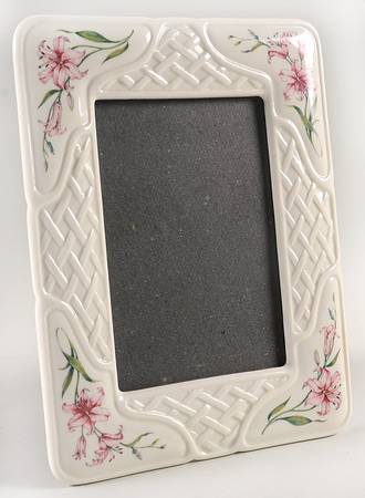 Country Trellis Frame-Holds 5" X 7"