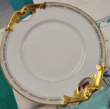 BER188 Handled Cake Plate