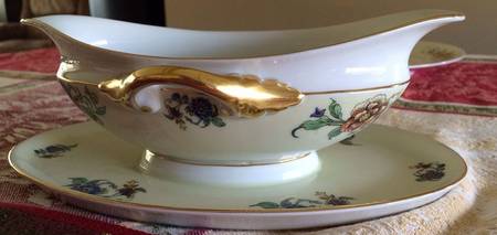 BOH79 Gravy Boat with Attached Underplate