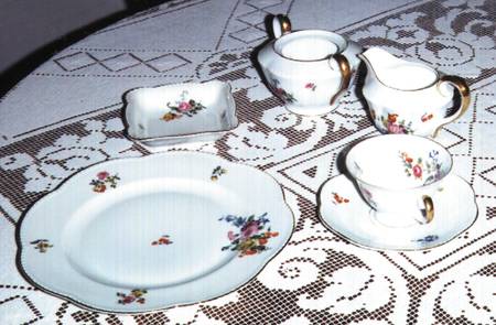 BAV69 Footed Cup & Saucer Set