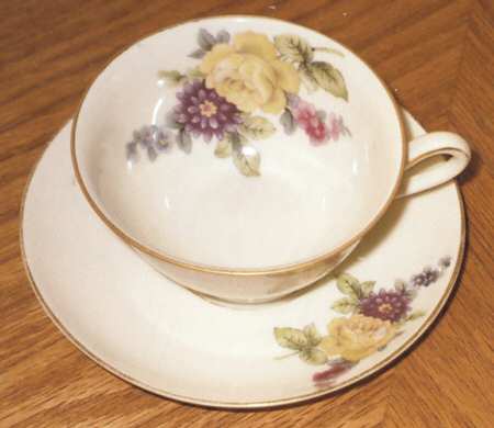 BAV83 Footed Cup & Saucer Set