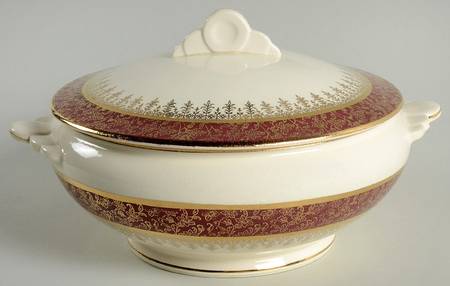 Treasure O'Gold Round Covered Vegetable