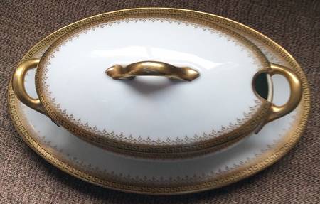 BWD258 Sauce Boat with Attached Underplate & Lid