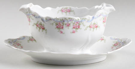 BWD277 (NO TRIM) Gravy Boat with Attached Underplate