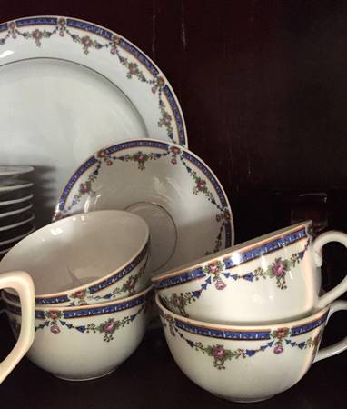 BAV112 Flat Cup & Saucer Set