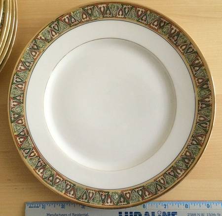 BER226 Dinner Plate