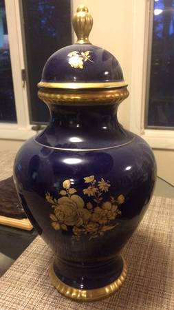 BTH90 Covered Vase