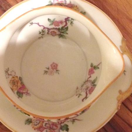 BER234 Gravy Boat with Attached Underplate