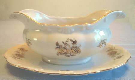 BTH236 Gravy Boat with Attached Underplate
