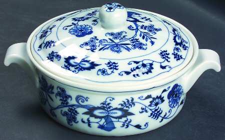 Blue Danube (2001 Anniversary Stamp) 1 Qt Round Covered Casserole