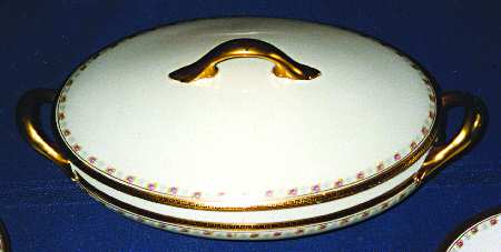 BLH28 Oval Covered Vegetable
