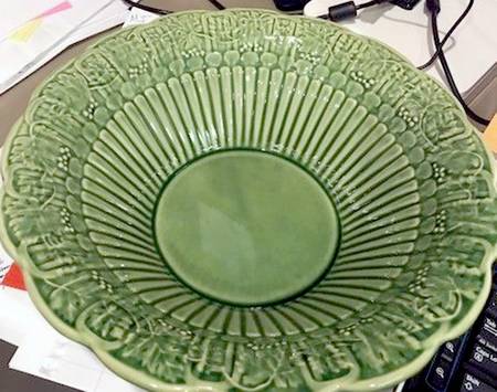 Green Grape Leaf 9" Round Vegetable Bowl