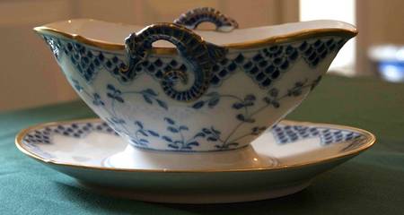 Dickens Gravy Boat with Attached Underplate