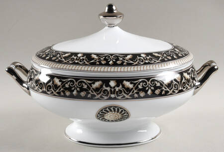 Ellebore Oval Tureen & Lid