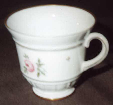 BIG38 Footed Cup