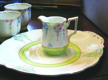 4597 Handled Cake Plate