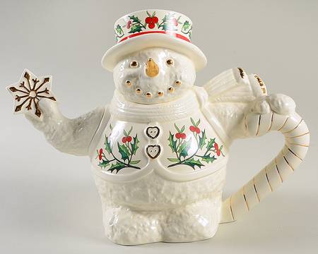 Holly (Gold Trim) Figural Teapot & Lid